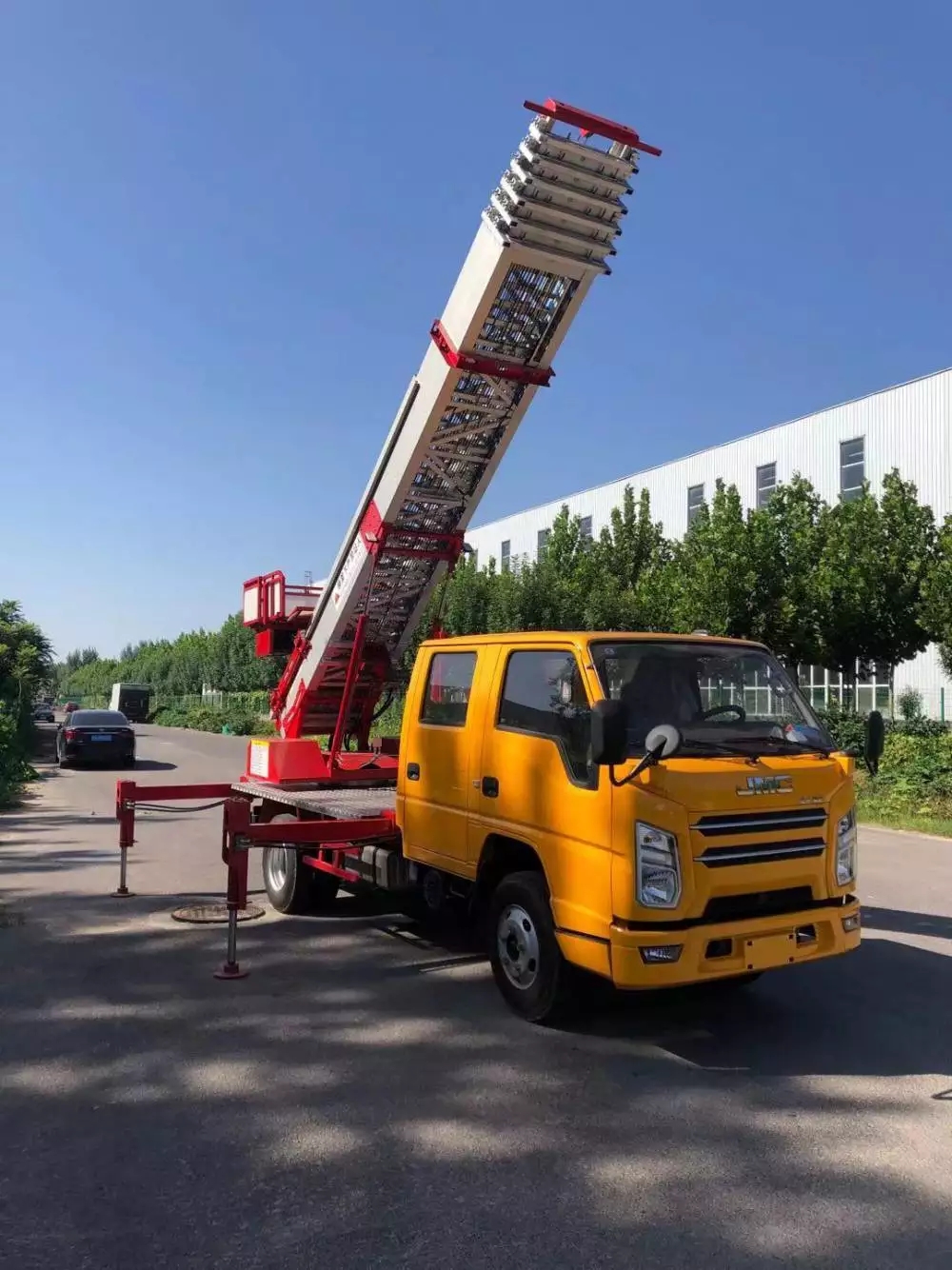 凤台县附近的云梯车出租服务：轻松解决高空作业需求