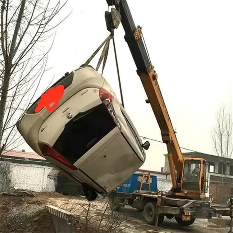 凤台县吊车吊轿车租赁指南：如何选吨位、避风险、省预算