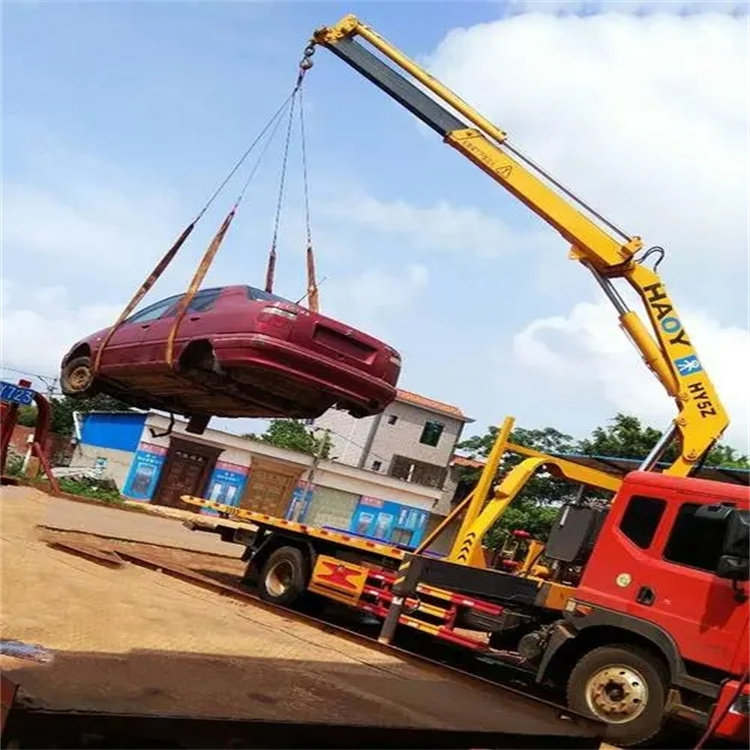 凤台县吊车吊汽车的正确方法